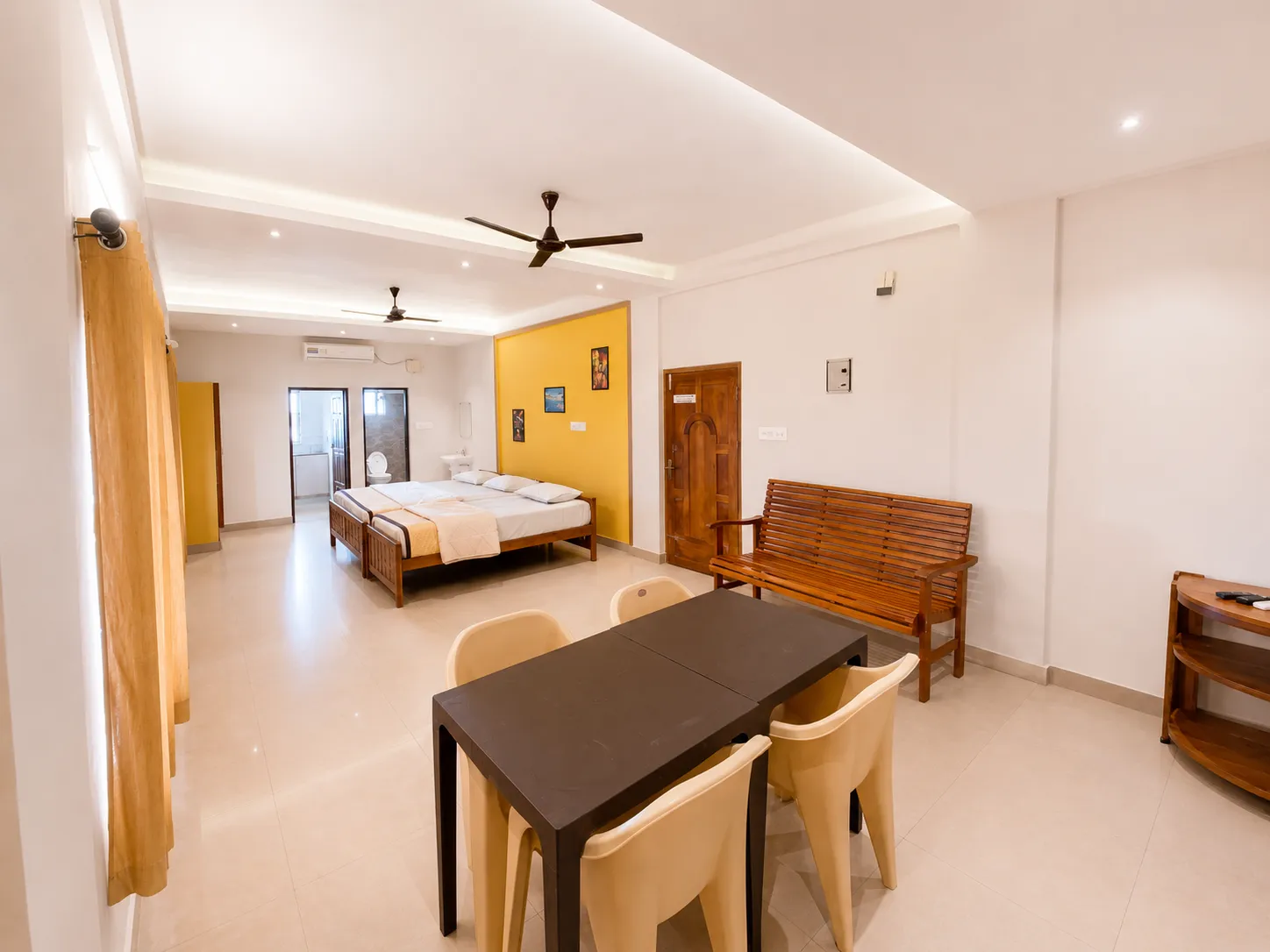 Premium 3 Bed Single Room 605 - Interior View #5
