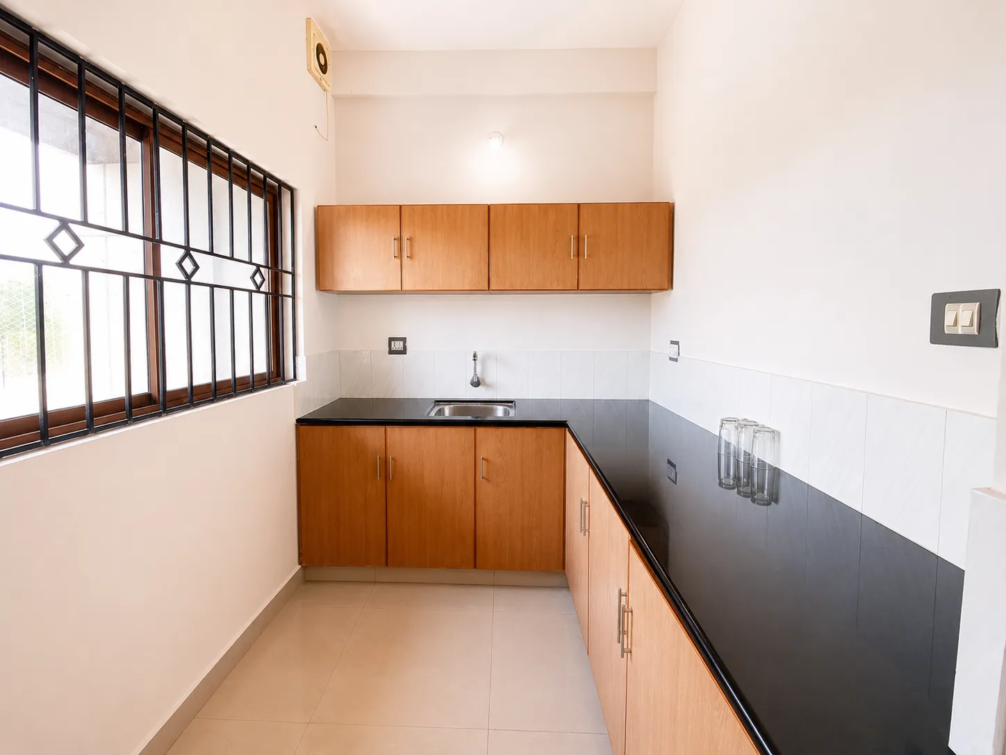 5 Bed Single Room AC - Interior View #3